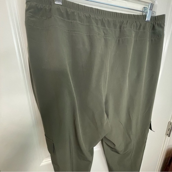 Chico’s Zenergy Green Activewear Jogger Pants - Picture 11 of 16